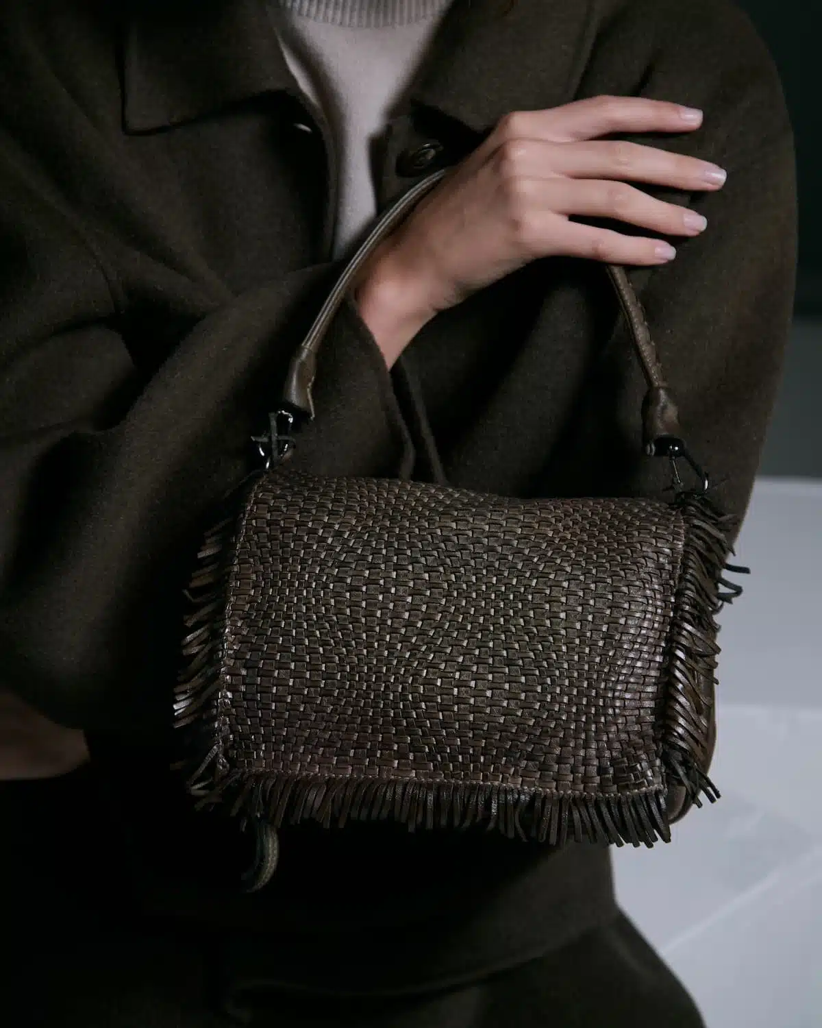 Anfora – Borsa a spalla con patta intrecciata - immagine 6