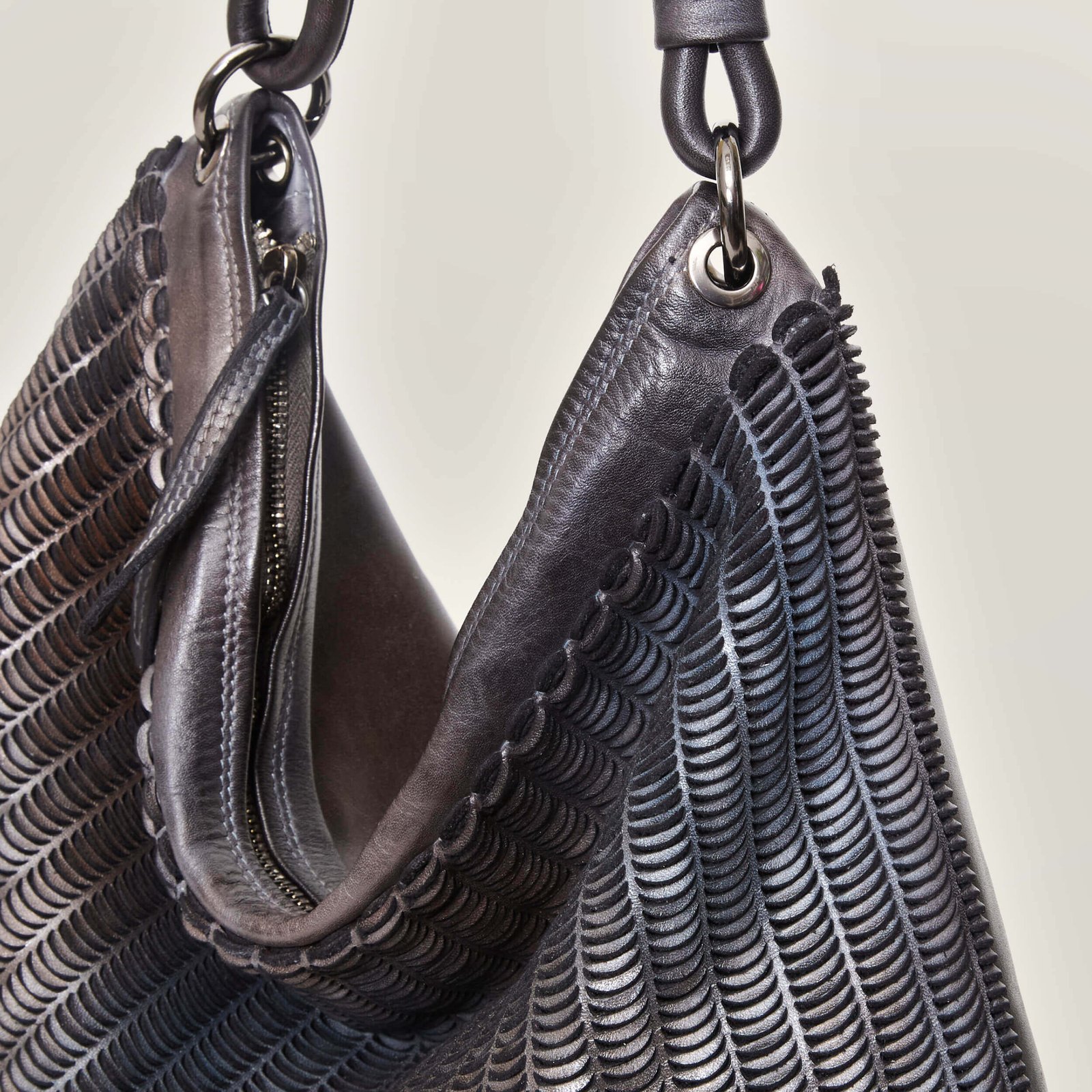 Onda – Borsa a mano con lavorazione “lune” - immagine 4